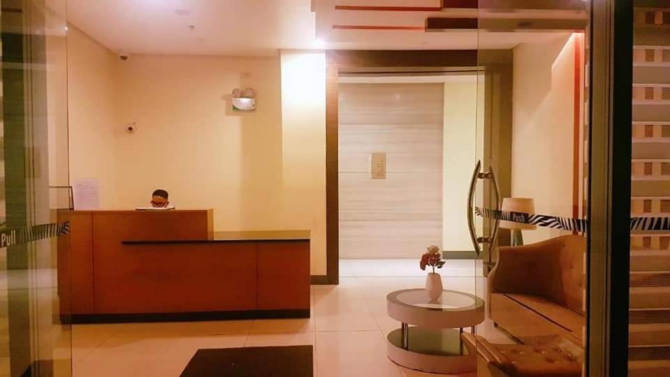 One Palm Tree Villas Condo Across Naia Terminal 3 마닐라 외부 사진