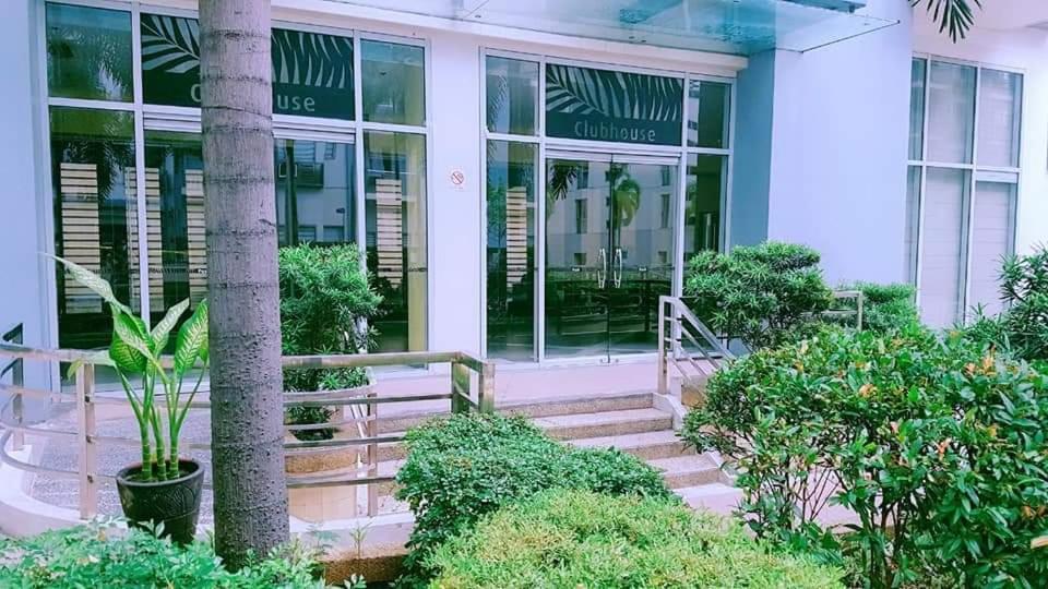 One Palm Tree Villas Condo Across Naia Terminal 3 마닐라 외부 사진