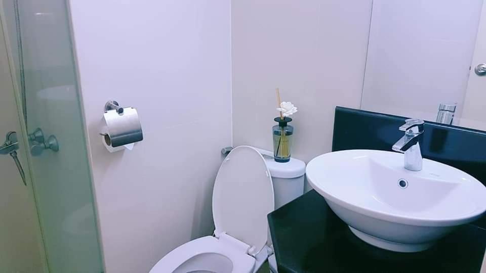 One Palm Tree Villas Condo Across Naia Terminal 3 마닐라 외부 사진