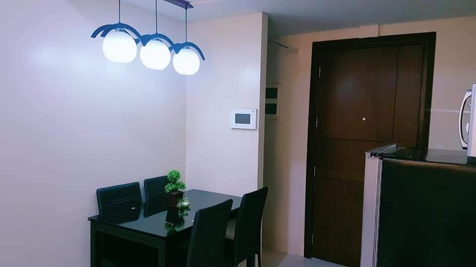 One Palm Tree Villas Condo Across Naia Terminal 3 마닐라 외부 사진