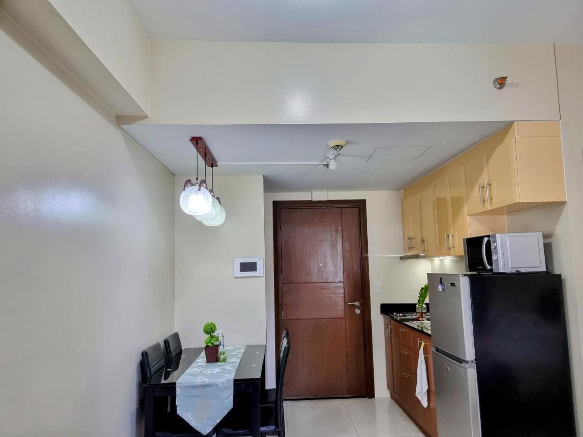 One Palm Tree Villas Condo Across Naia Terminal 3 마닐라 외부 사진
