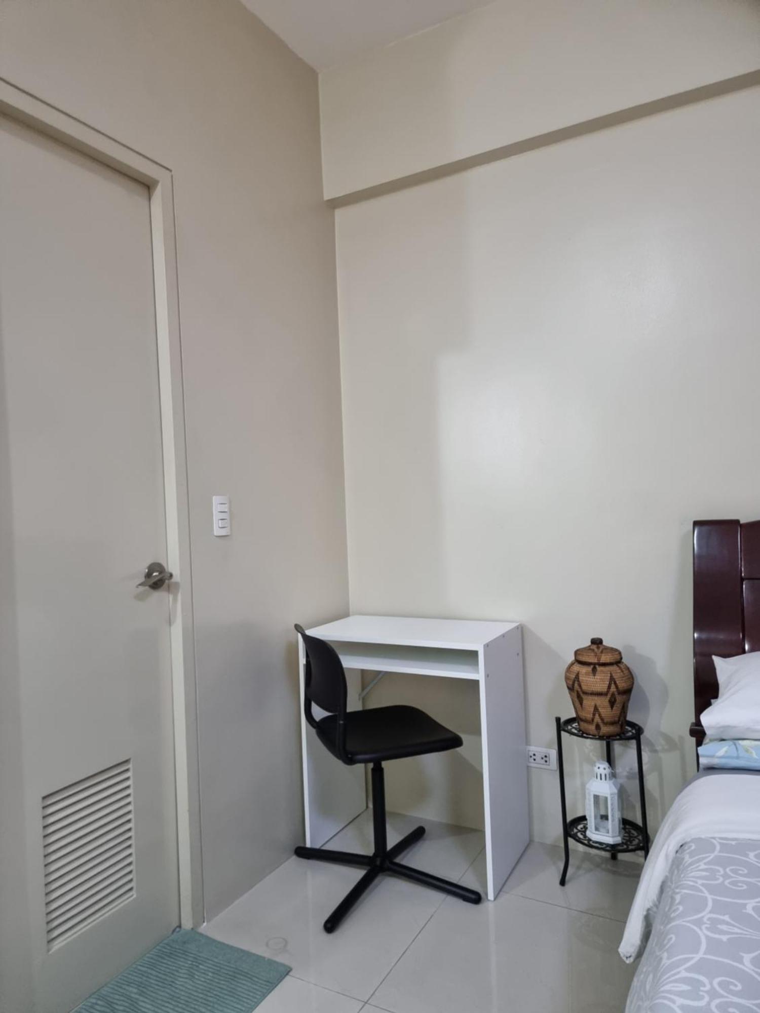 One Palm Tree Villas Condo Across Naia Terminal 3 마닐라 외부 사진